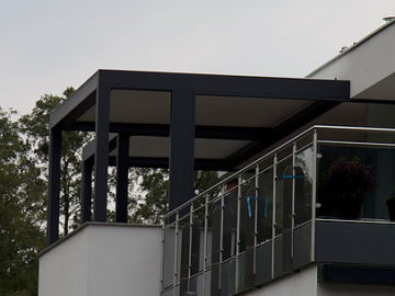 gekoppelte terrassendächer geschlossene lamellen